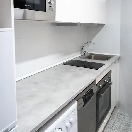 Loira Berdusan: Tranquilo Y Calido Apartamento De Una En Gran Avenida *